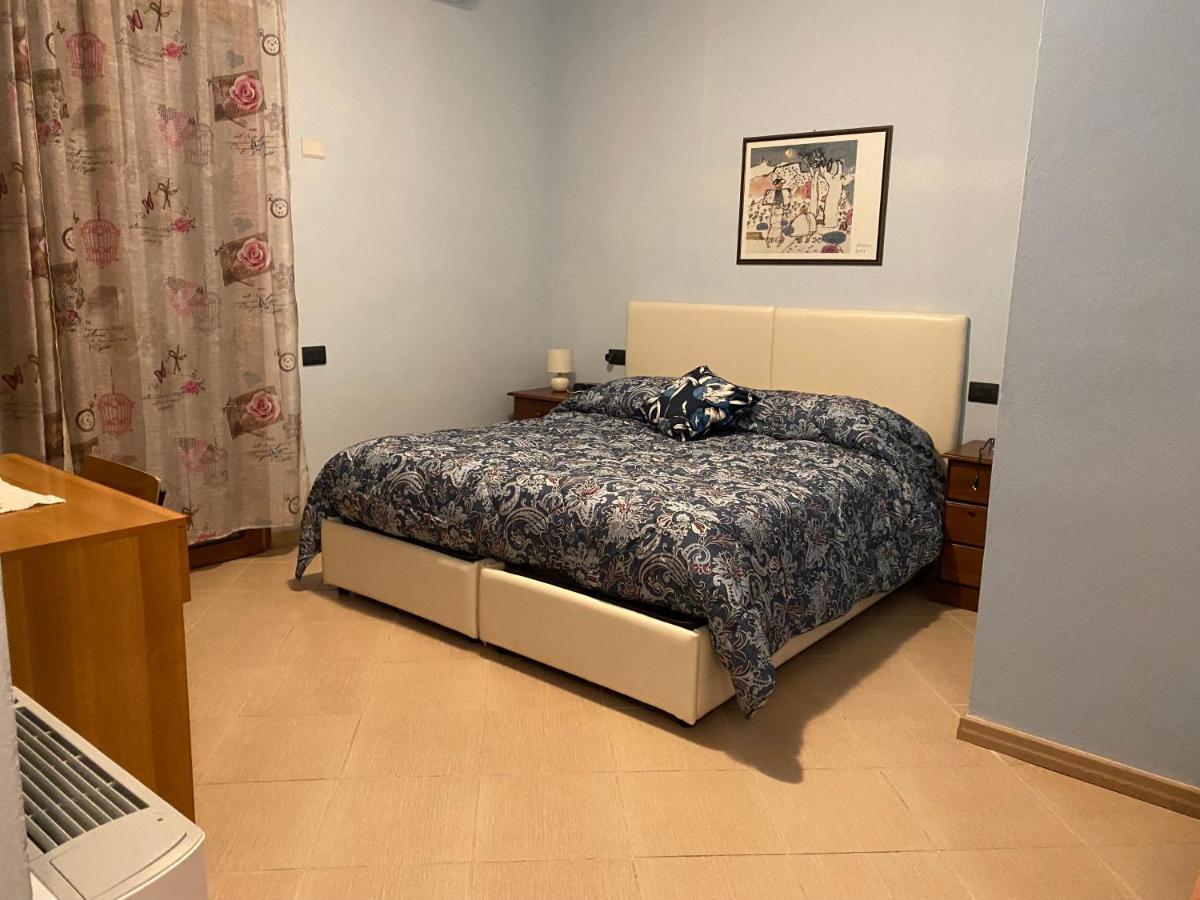 The Orange House Bed & Breakfast Асемини Екстериор снимка
