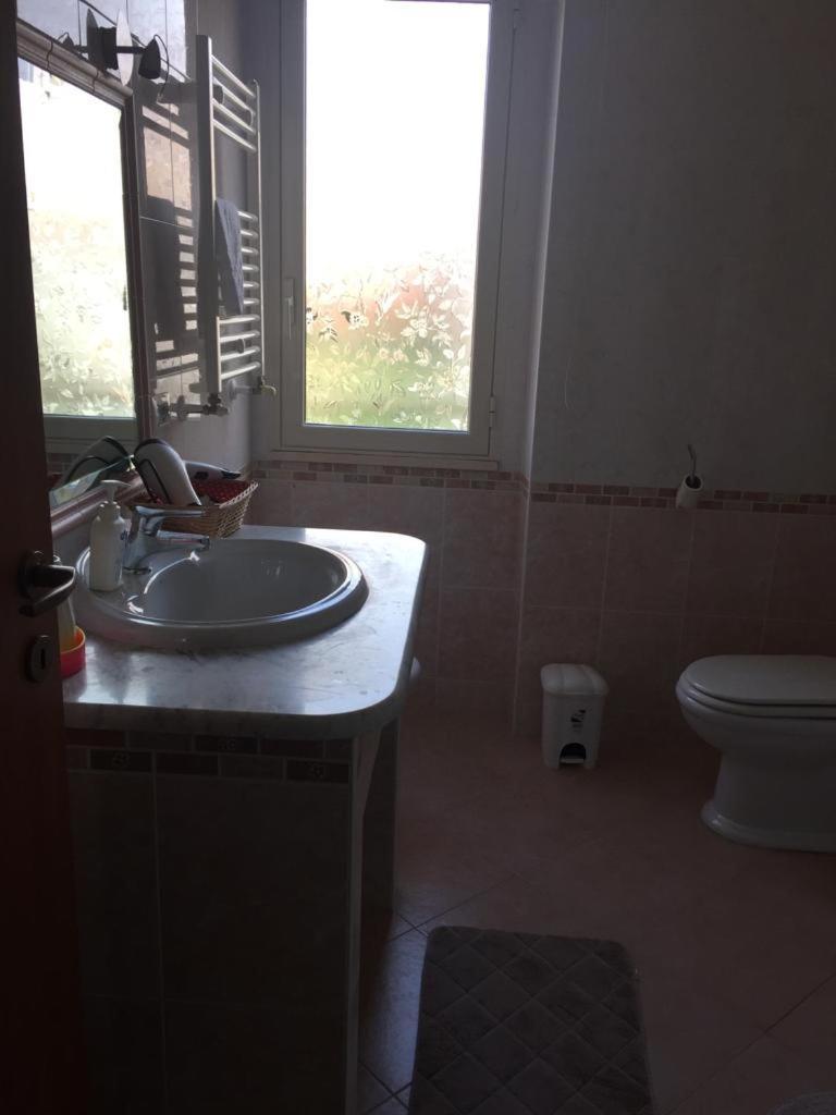 The Orange House Bed & Breakfast Асемини Екстериор снимка