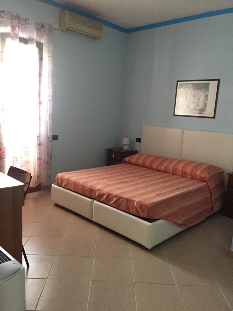 The Orange House Bed & Breakfast Асемини Екстериор снимка
