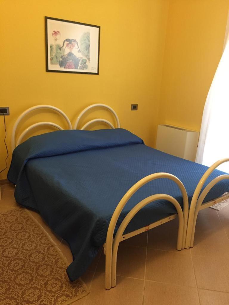 The Orange House Bed & Breakfast Асемини Екстериор снимка